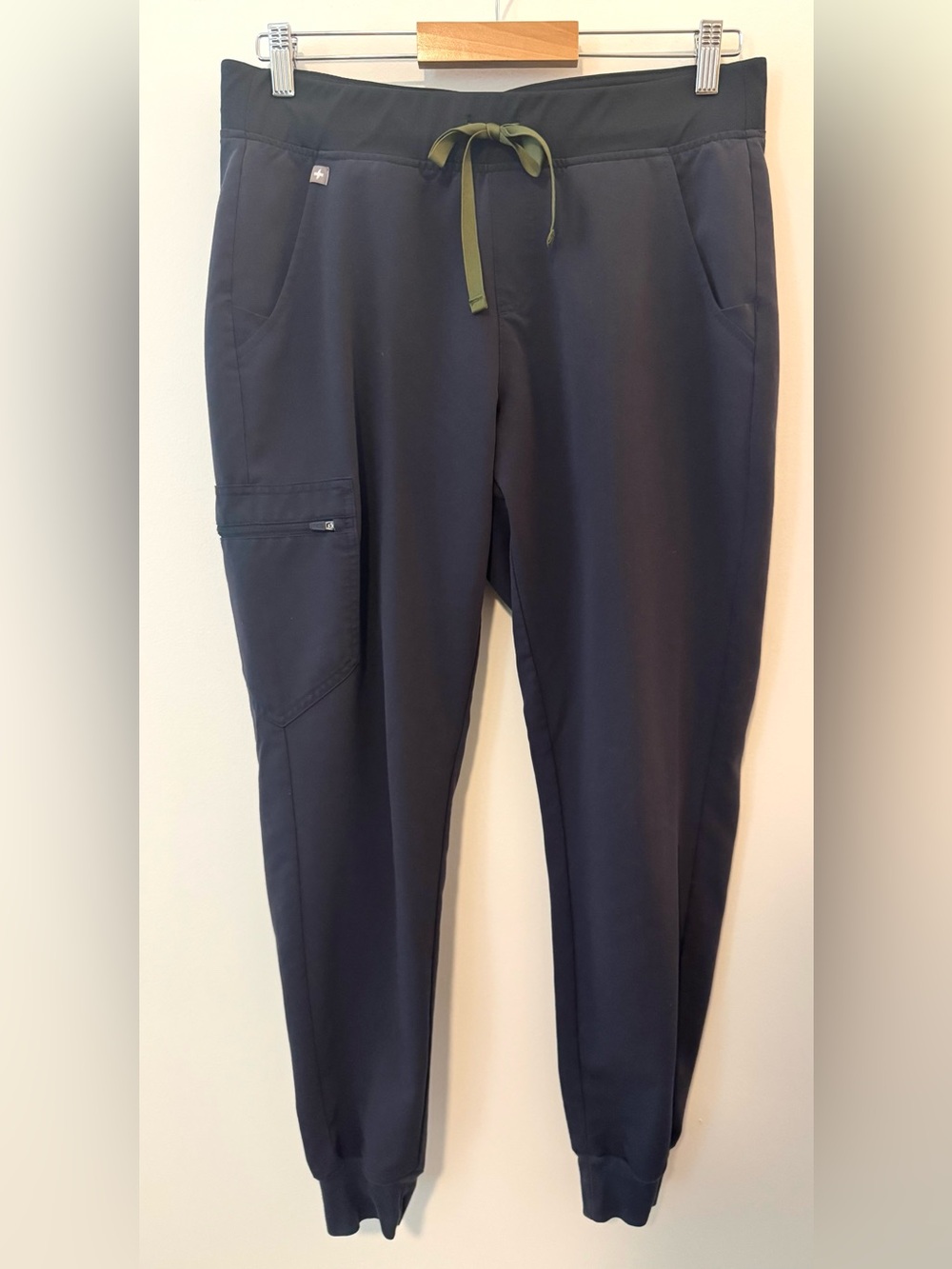 FIGS Technical Collection Slim Jogger Scrub Pants Women’s Medium Navy Blue Cargo